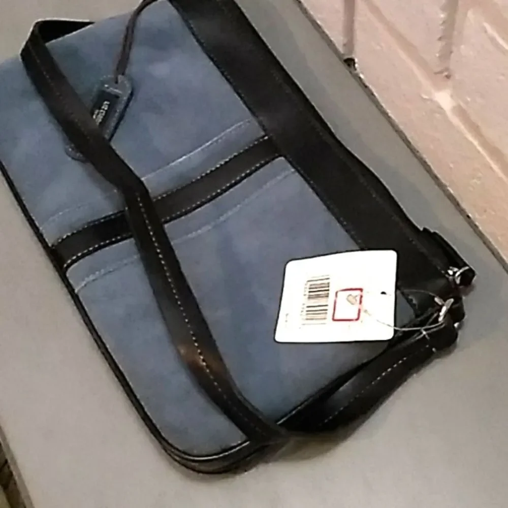 Liz Claiborne Blue/Black Leather Bag. NWT - Picture 10 of 12